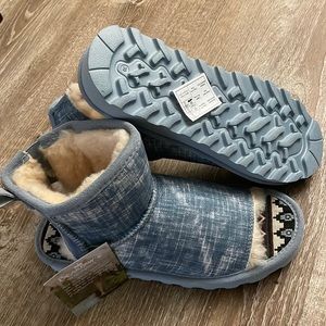 Bear Paw “Molly” Brand New with tags and box ankle booties color “blue fog”